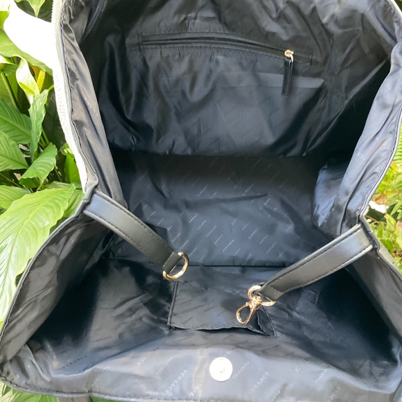 VERSACE PARFUMS GOLD METALLIC TOTE BAG NWOT - Picture 7 of 9